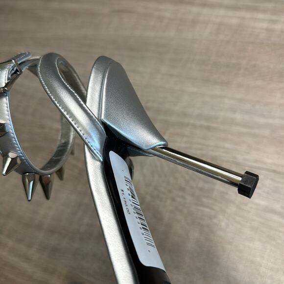 NIB ALEXANDER MCQUEEN Women’s Silver Punk Stud Metallic Ankle-Strap Sandals - Picture 10 of 15